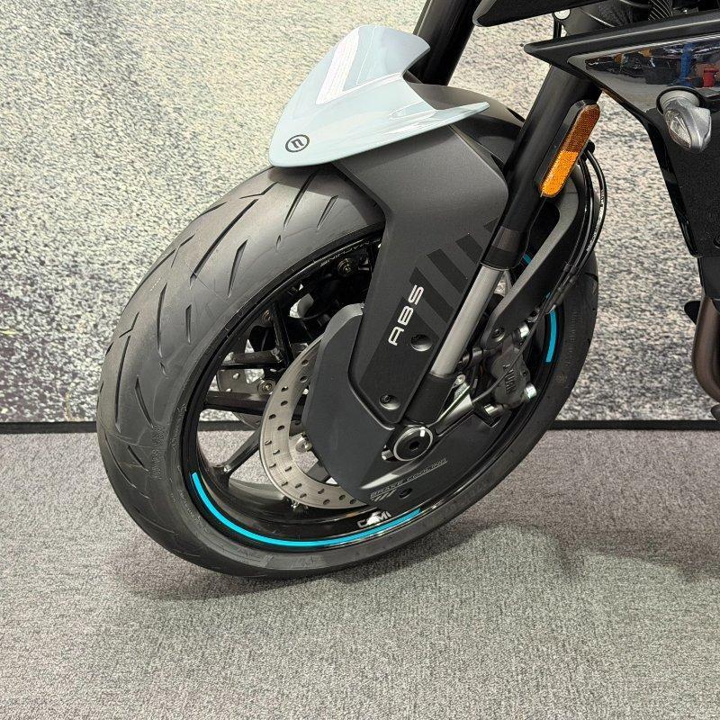2025 CF MOTO 675 NK ROAD