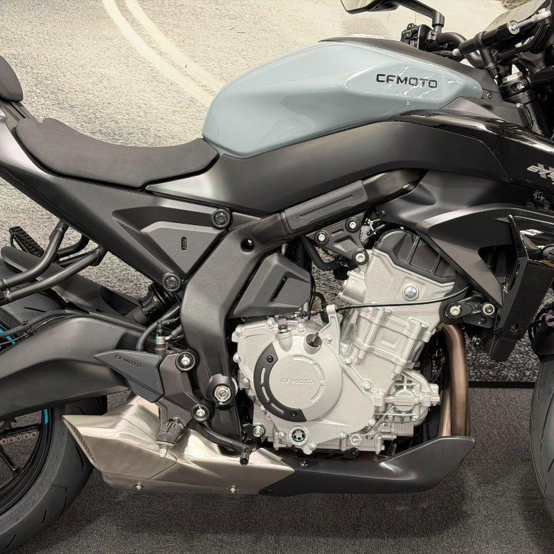 2025 CF MOTO 675 NK ROAD