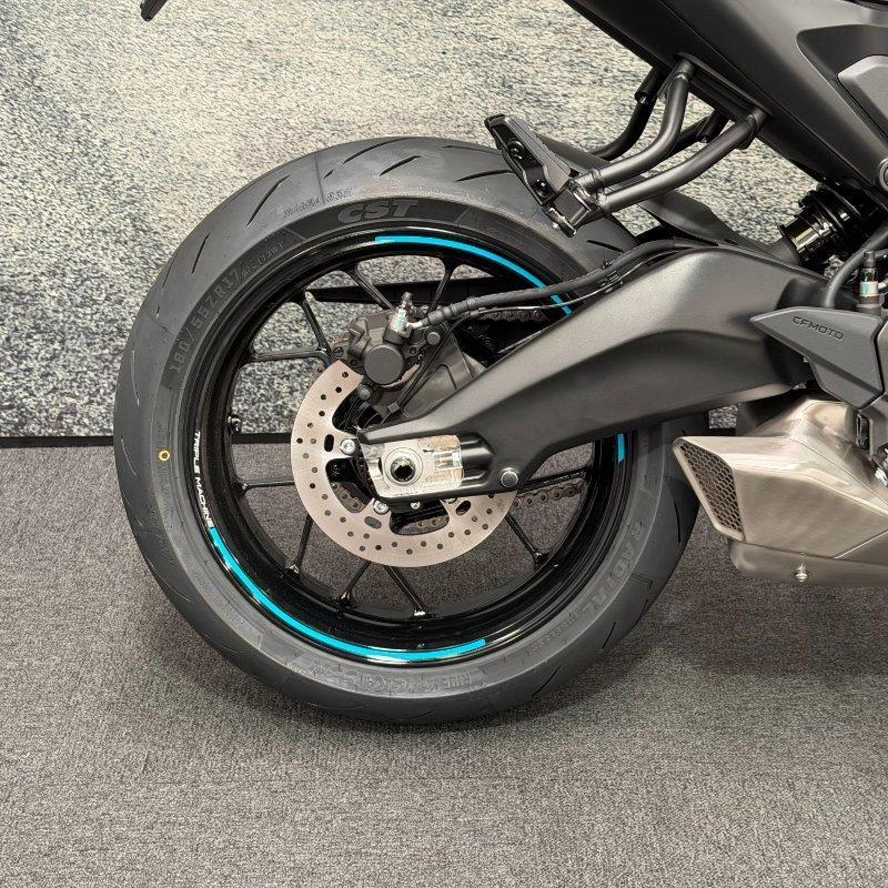 2025 CF MOTO 675 NK ROAD