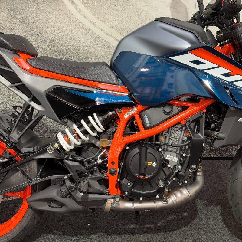 2024 KTM 390 DUKE ROAD