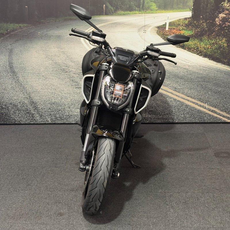 2022 DUCATI DIAVEL V4 CRUISER