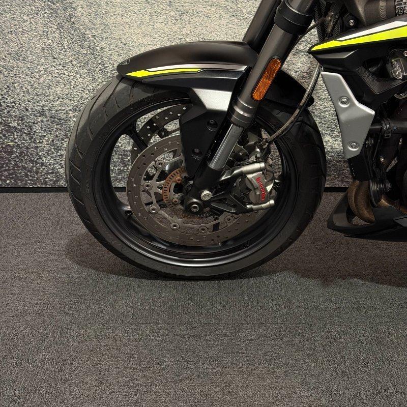 2022 TRIUMPH STREET TRIPLE RS ROAD