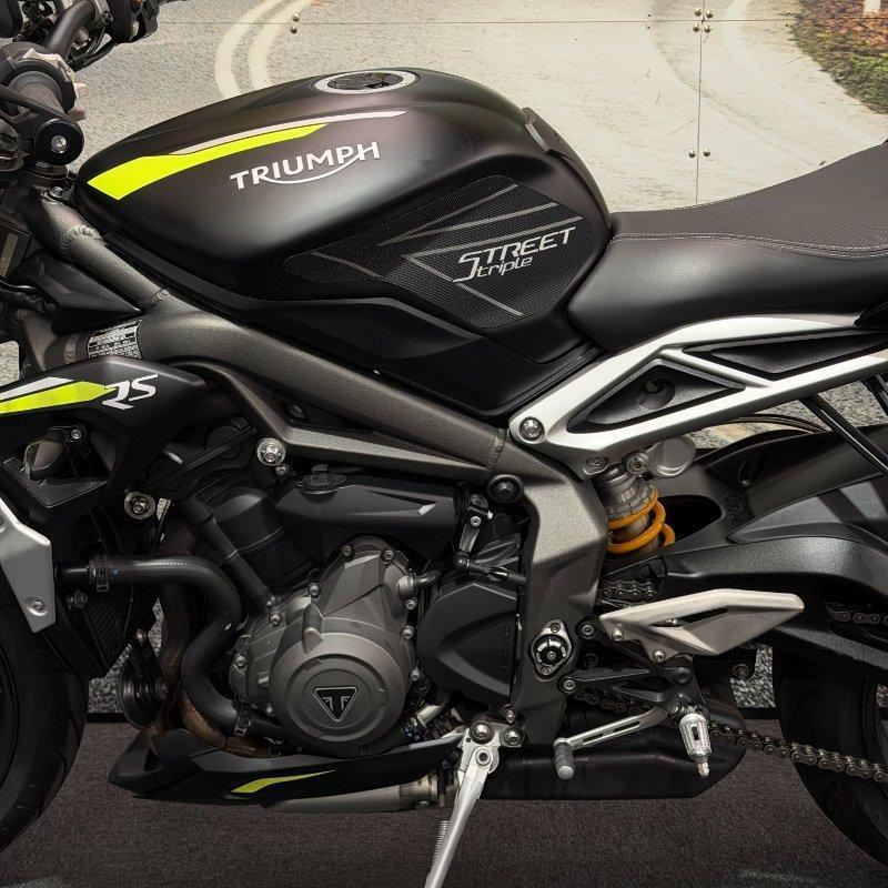 2022 TRIUMPH STREET TRIPLE RS ROAD
