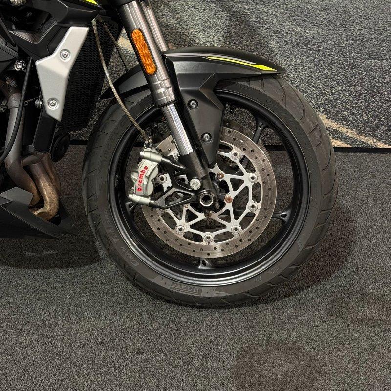 2022 TRIUMPH STREET TRIPLE RS ROAD