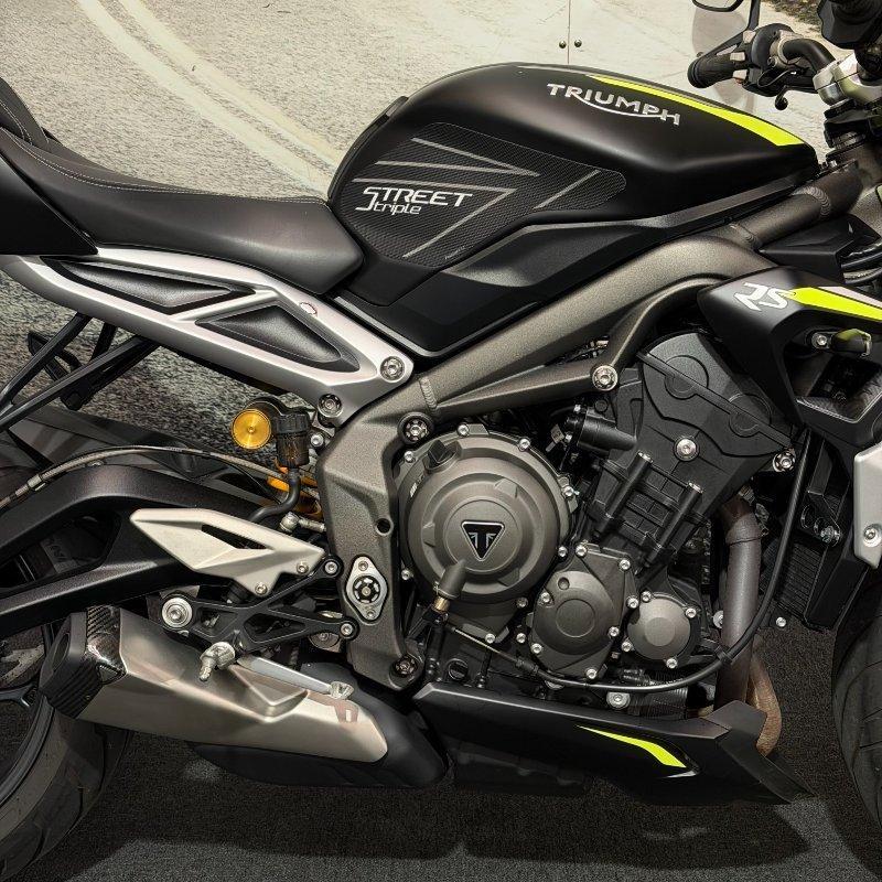 2022 TRIUMPH STREET TRIPLE RS ROAD