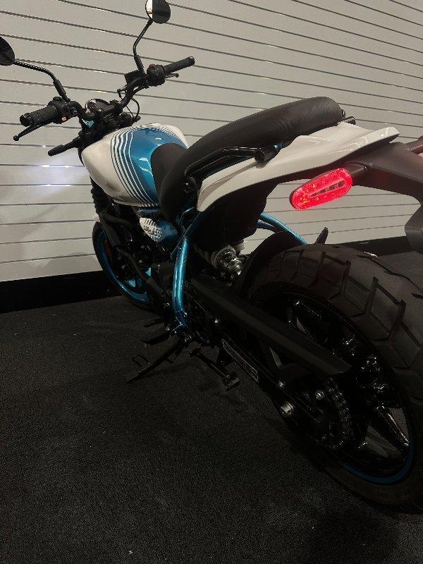2025 ROYAL ENFIELD GUERILLA 450 ROAD