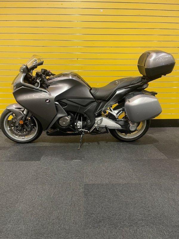 2010 HONDA VFR1200F ROAD