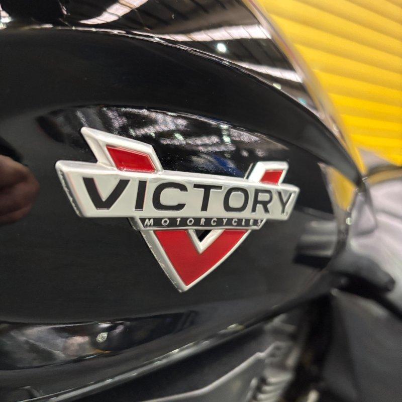 2016 VICTORY HAMMER 8-BALL CRUISER