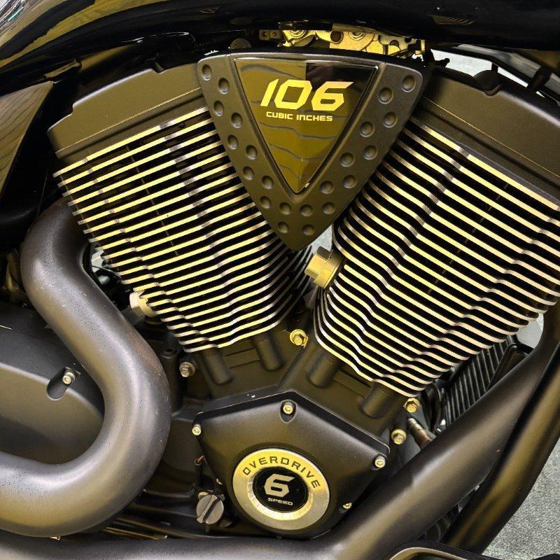 2016 VICTORY HAMMER 8-BALL CRUISER