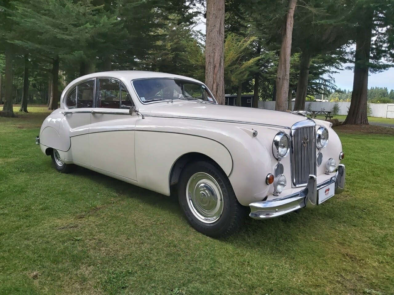 1959 JAGUAR MARK VIII AUTOMATIC SEDAN