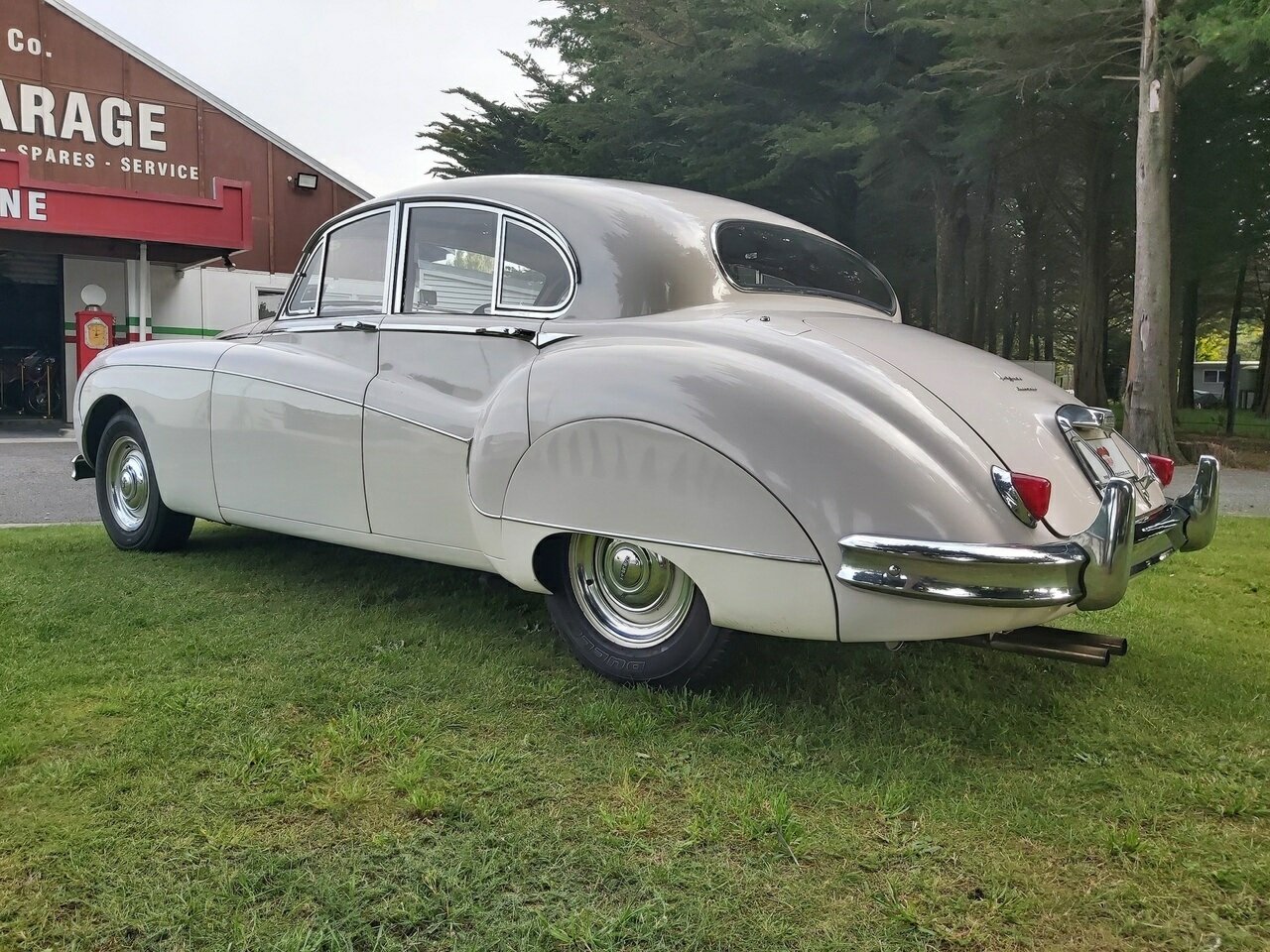 1959 JAGUAR MARK VIII AUTOMATIC SEDAN