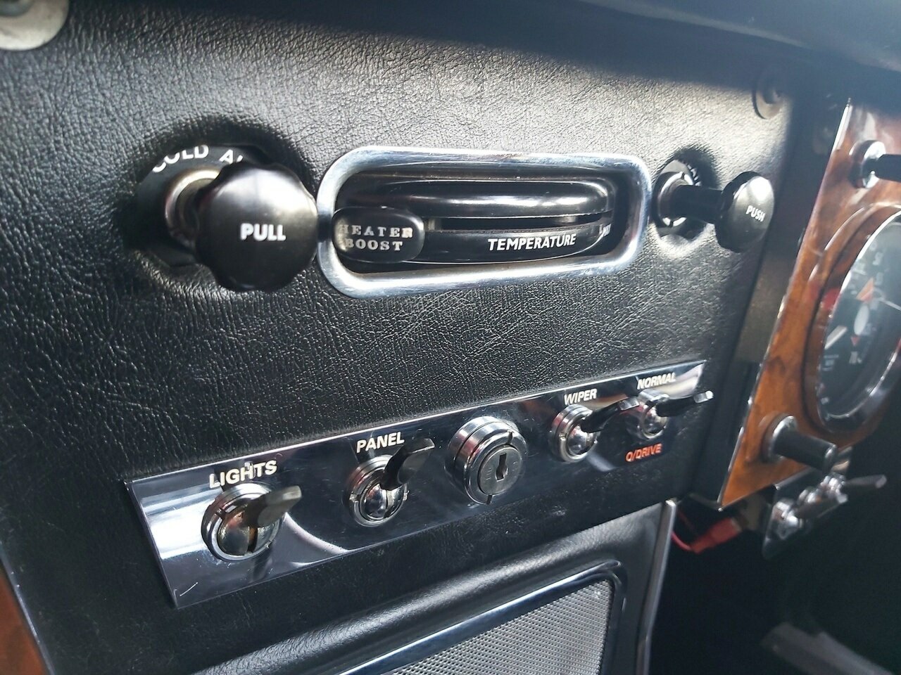 1967 AUSTIN HEALEY 3000 MK III 4 SP MANUAL + OVERDRIVE 2D CONVERTIBLE