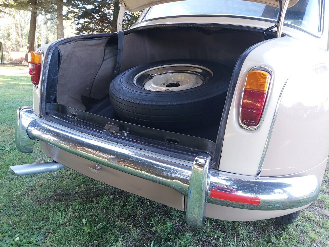 1958 ROVER 105 S 4D SEDAN