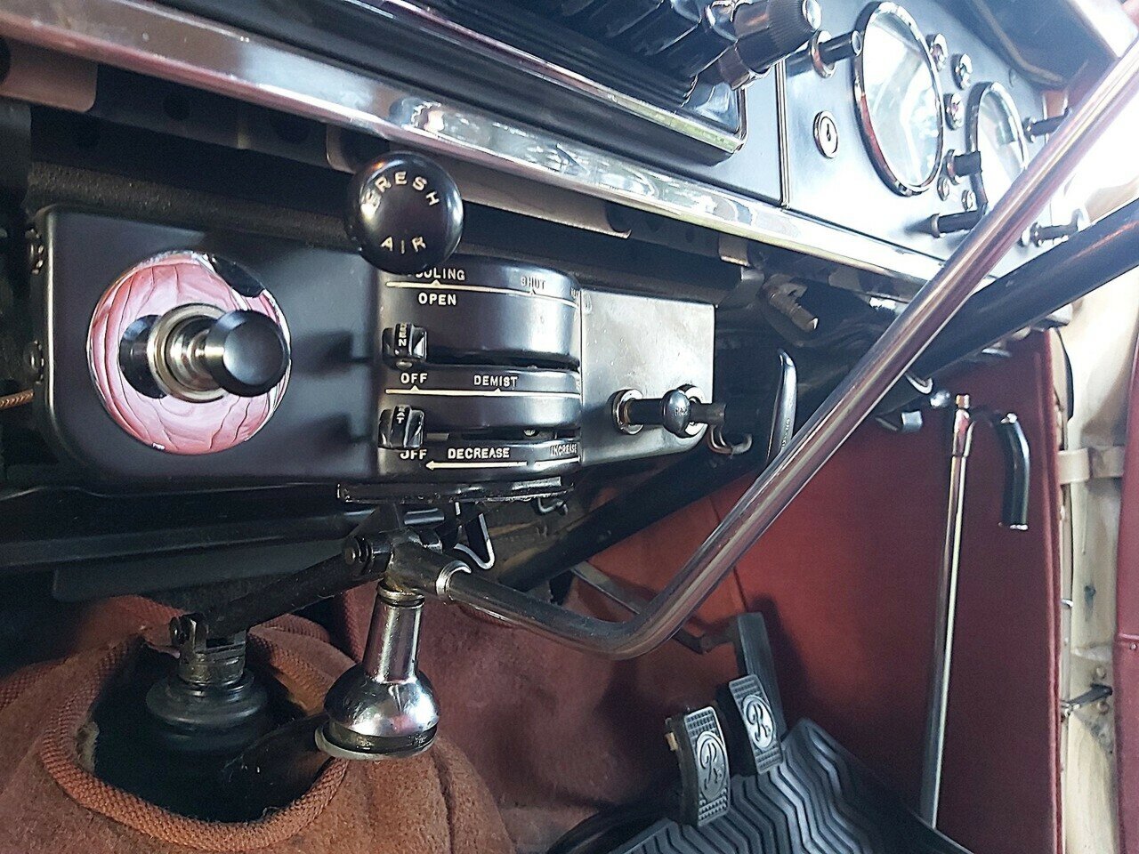 1958 ROVER 105 S 4D SEDAN