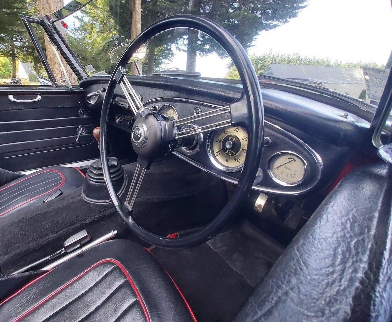 1963 AUSTIN HEALEY 3000 MK II BJ7 4 SP MAN + OVERDRIVE 2D CABRIOLET