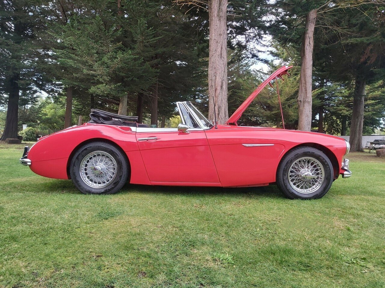 1963 AUSTIN HEALEY 3000 MK II BJ7 4 SP MAN + OVERDRIVE 2D CABRIOLET