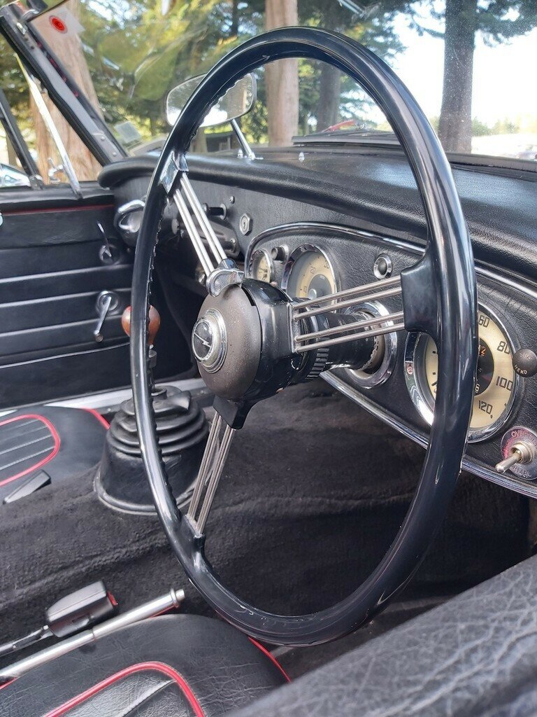 1963 AUSTIN HEALEY 3000 MK II BJ7 4 SP MAN + OVERDRIVE 2D CABRIOLET
