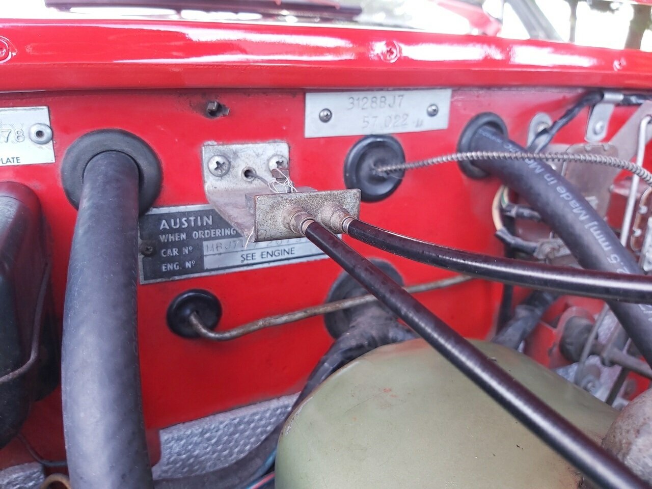 1963 AUSTIN HEALEY 3000 MK II BJ7 4 SP MAN + OVERDRIVE 2D CABRIOLET
