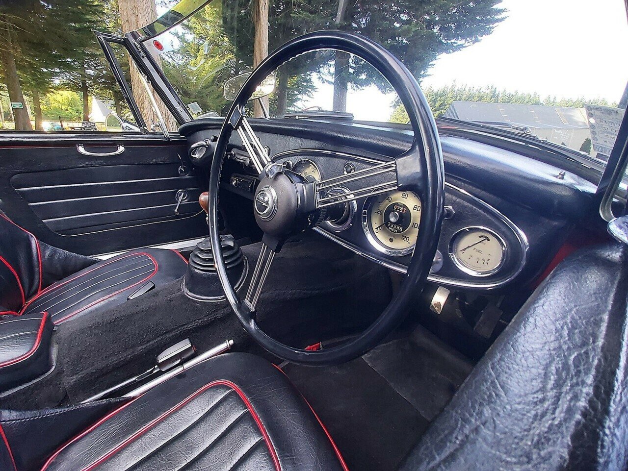 1963 AUSTIN HEALEY 3000 MK II BJ7 4 SP MAN + OVERDRIVE 2D CABRIOLET