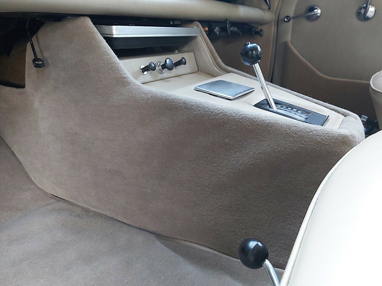 1969 ROVER P5B 3 SP AUTOMATIC 4D COUPE