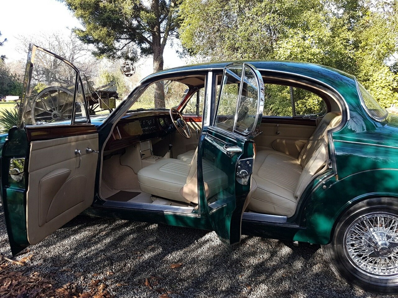 1963 JAGUAR MK II 3.4 4 SP MAN + OVERDRIVE 4D SEDAN