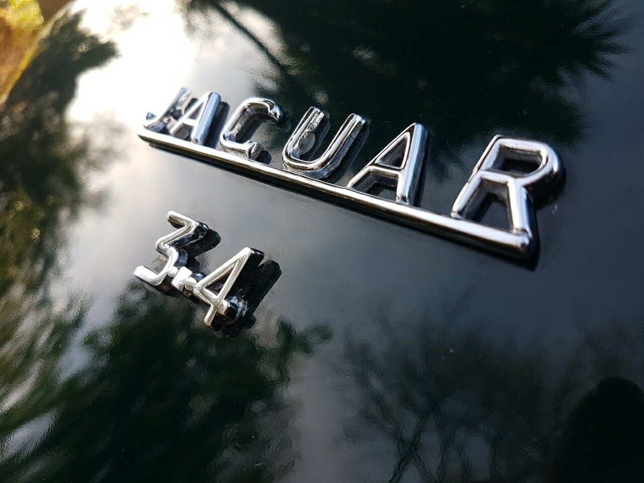 1963 JAGUAR MK II 3.4 4 SP MAN + OVERDRIVE 4D SEDAN