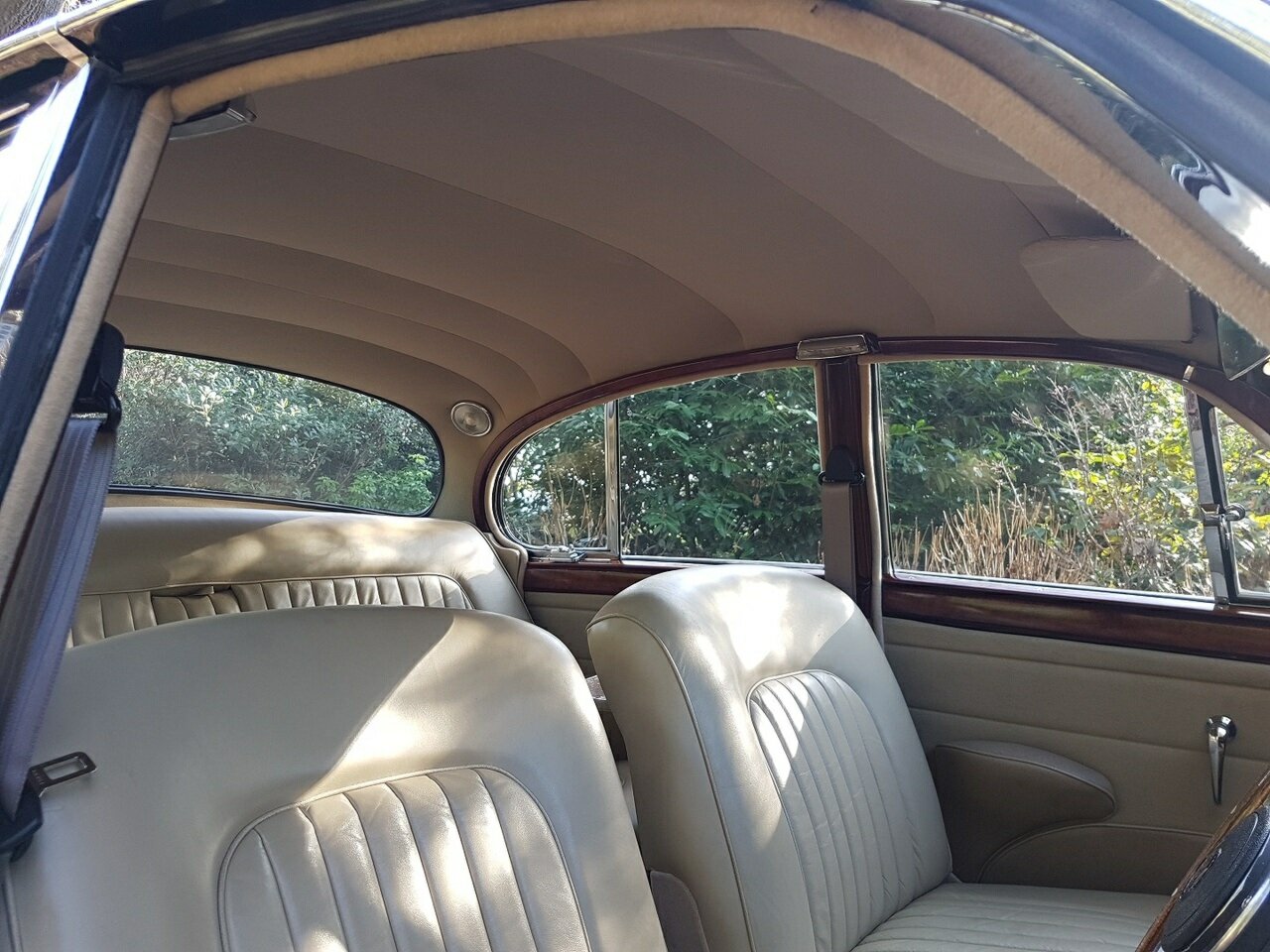 1963 JAGUAR MK II 3.4 4 SP MAN + OVERDRIVE 4D SEDAN
