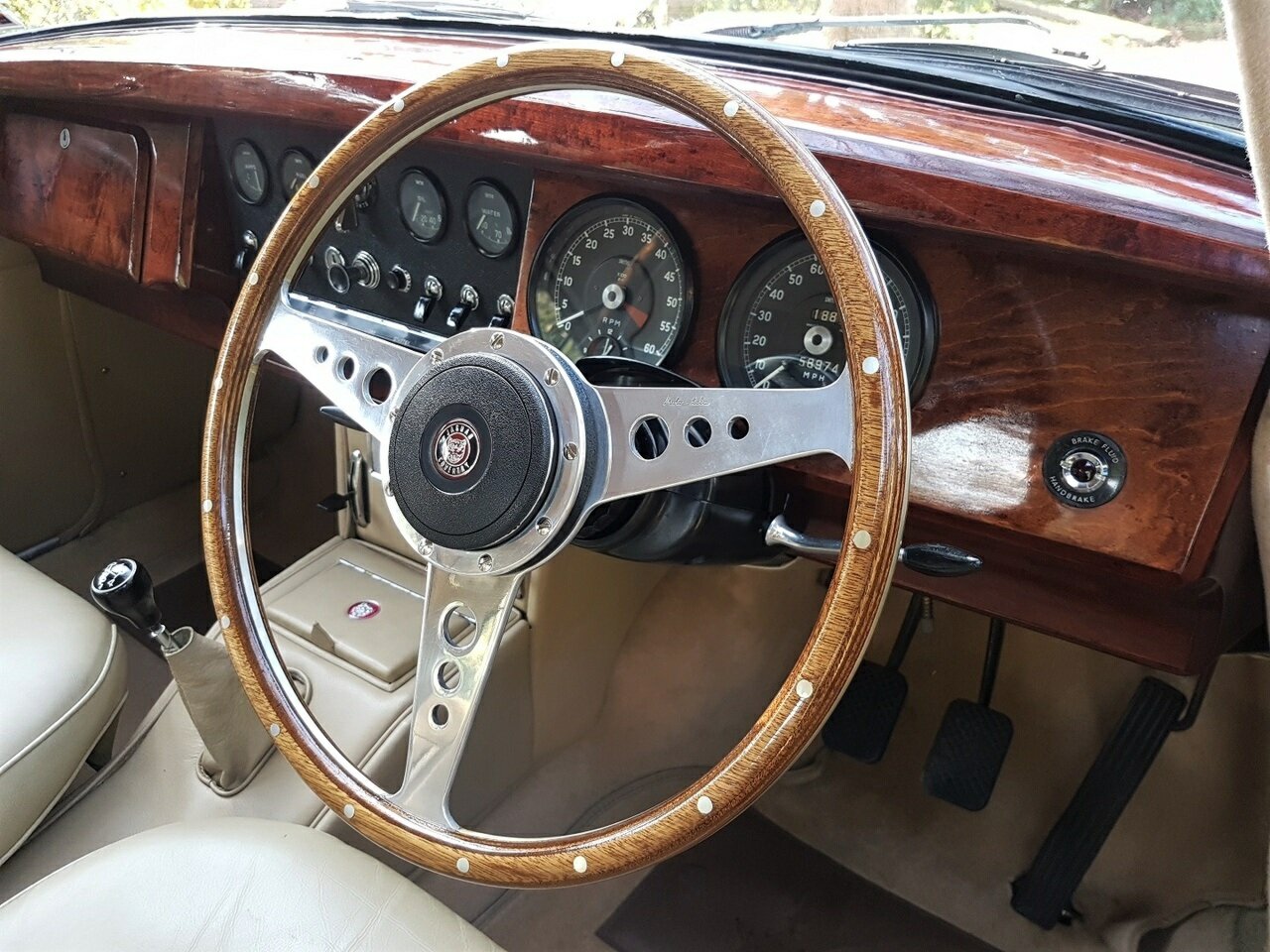 1963 JAGUAR MK II 3.4 4 SP MAN + OVERDRIVE 4D SEDAN