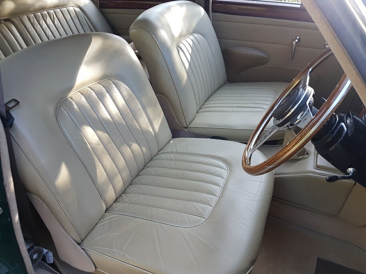 1963 JAGUAR MK II 3.4 4 SP MAN + OVERDRIVE 4D SEDAN