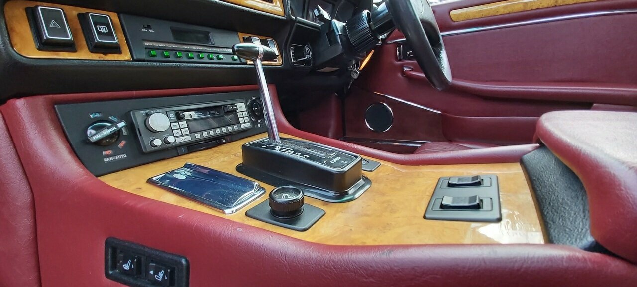 1988 JAGUAR XJS AUTOMATIC 2D COUPE