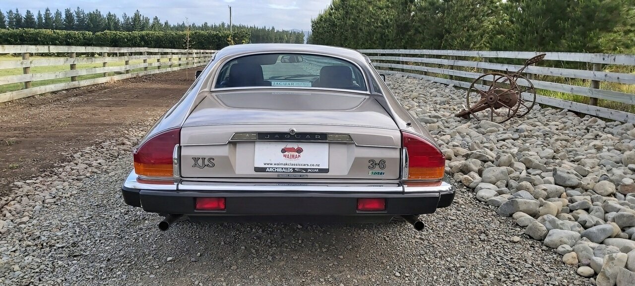 1988 JAGUAR XJS AUTOMATIC 2D COUPE