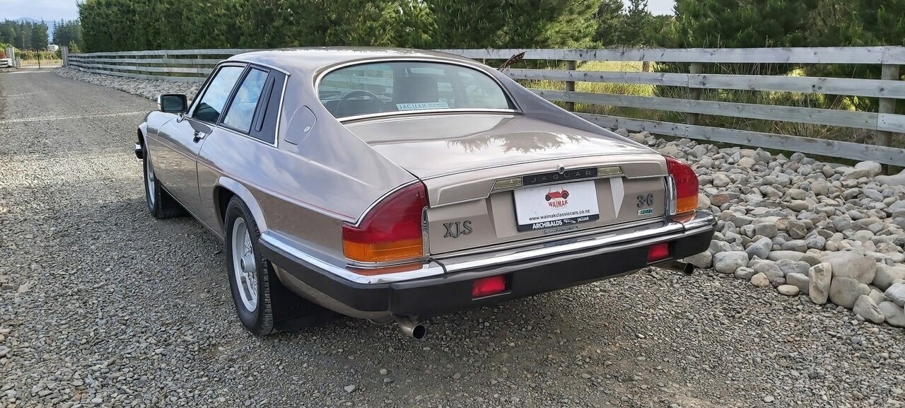 1988 JAGUAR XJS AUTOMATIC 2D COUPE