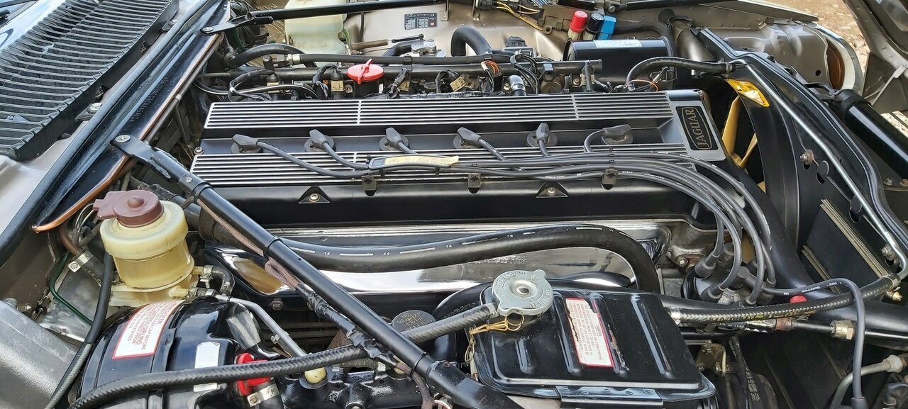 1988 JAGUAR XJS AUTOMATIC 2D COUPE