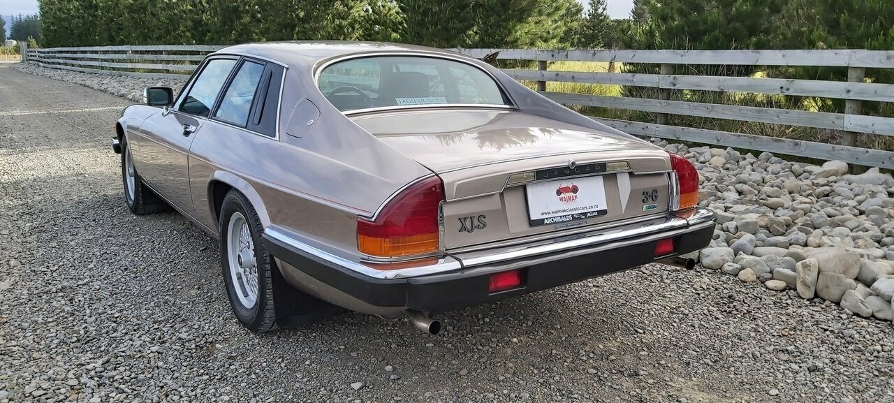 1988 JAGUAR XJS AUTOMATIC 2D COUPE