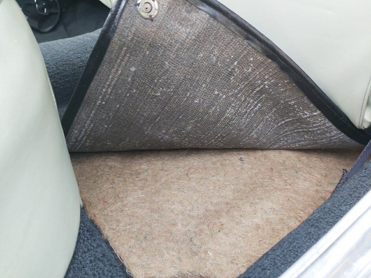 1966 TRIUMPH 2000 MK I 4 SP MANUAL 4D SEDAN