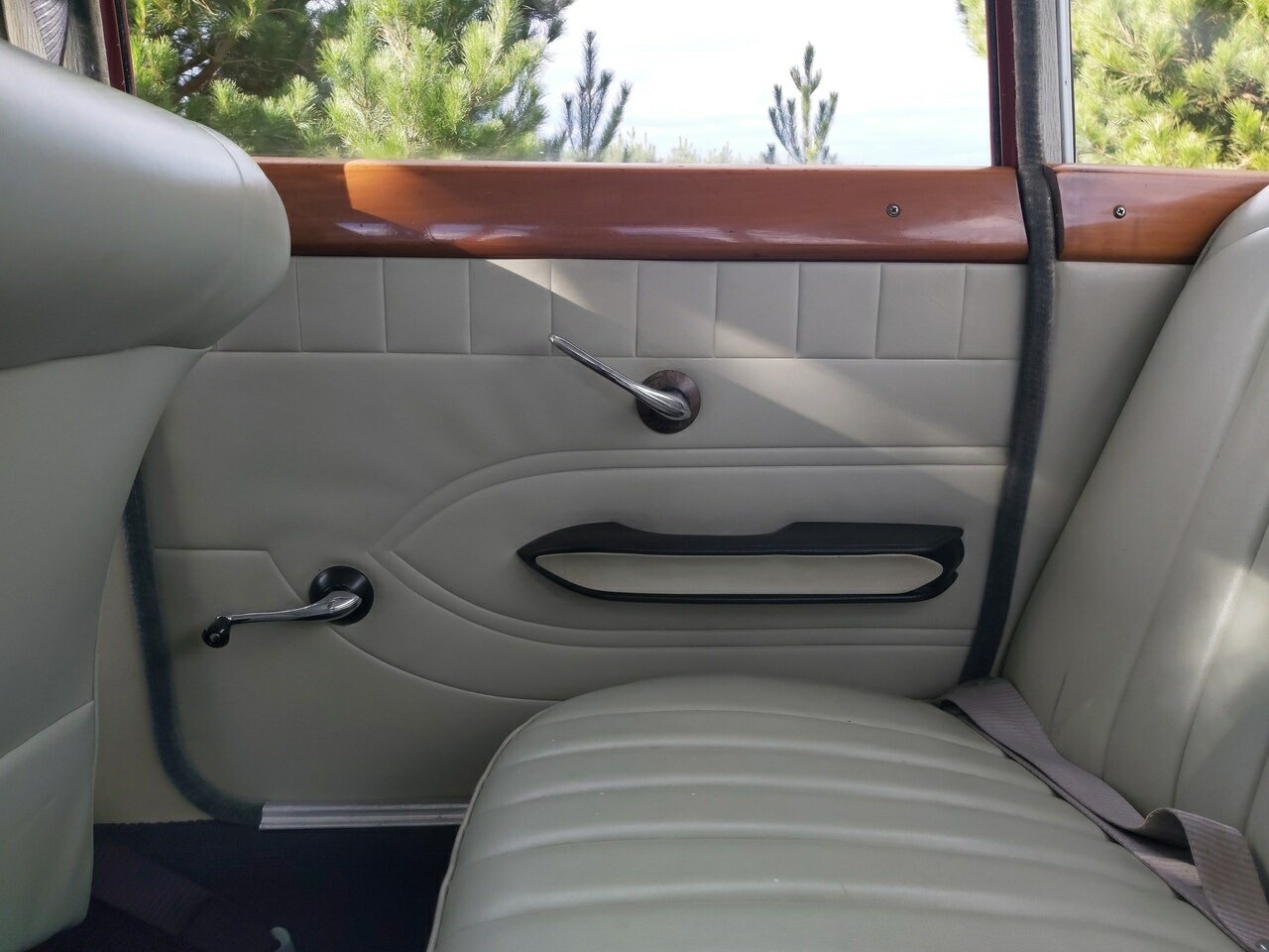 1966 TRIUMPH 2000 MK I 4 SP MANUAL 4D SEDAN