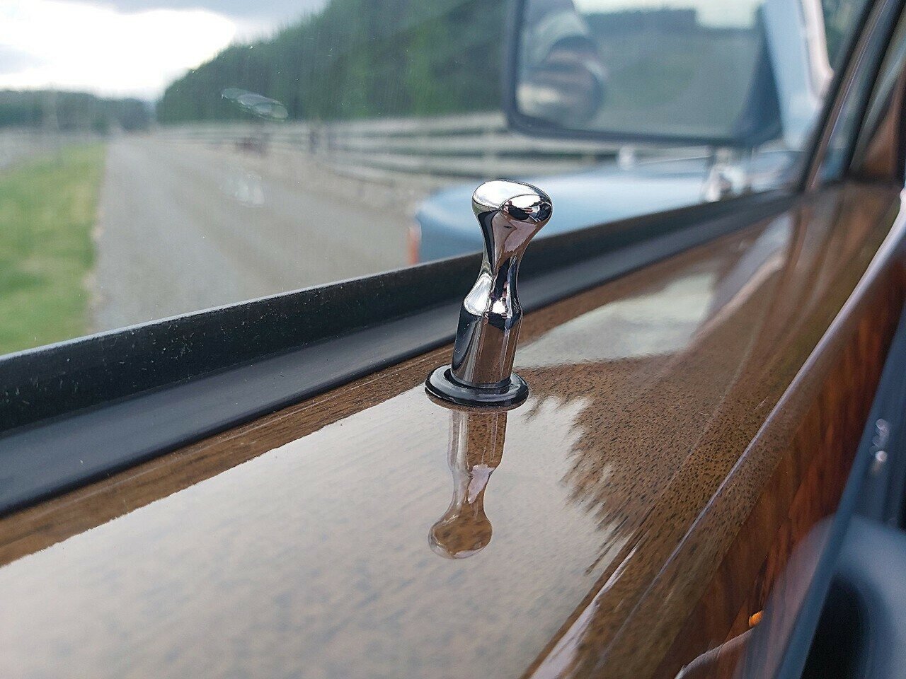 1986 ROLLS-ROYCE SILVER SPIRIT 3 SP AUTOMATIC 4D SEDAN