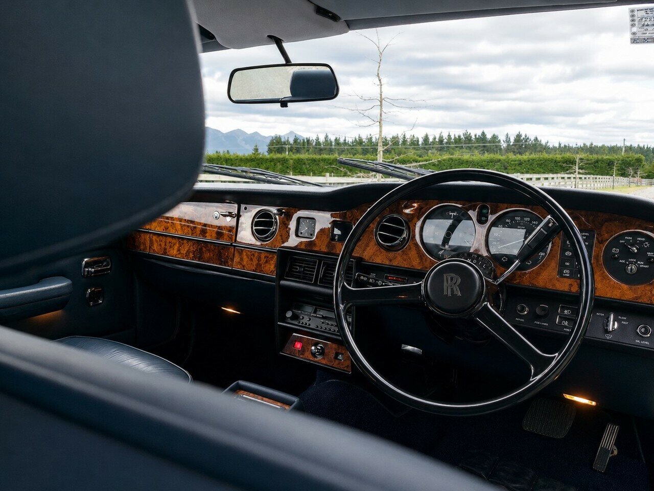 1986 ROLLS-ROYCE SILVER SPIRIT 3 SP AUTOMATIC 4D SEDAN
