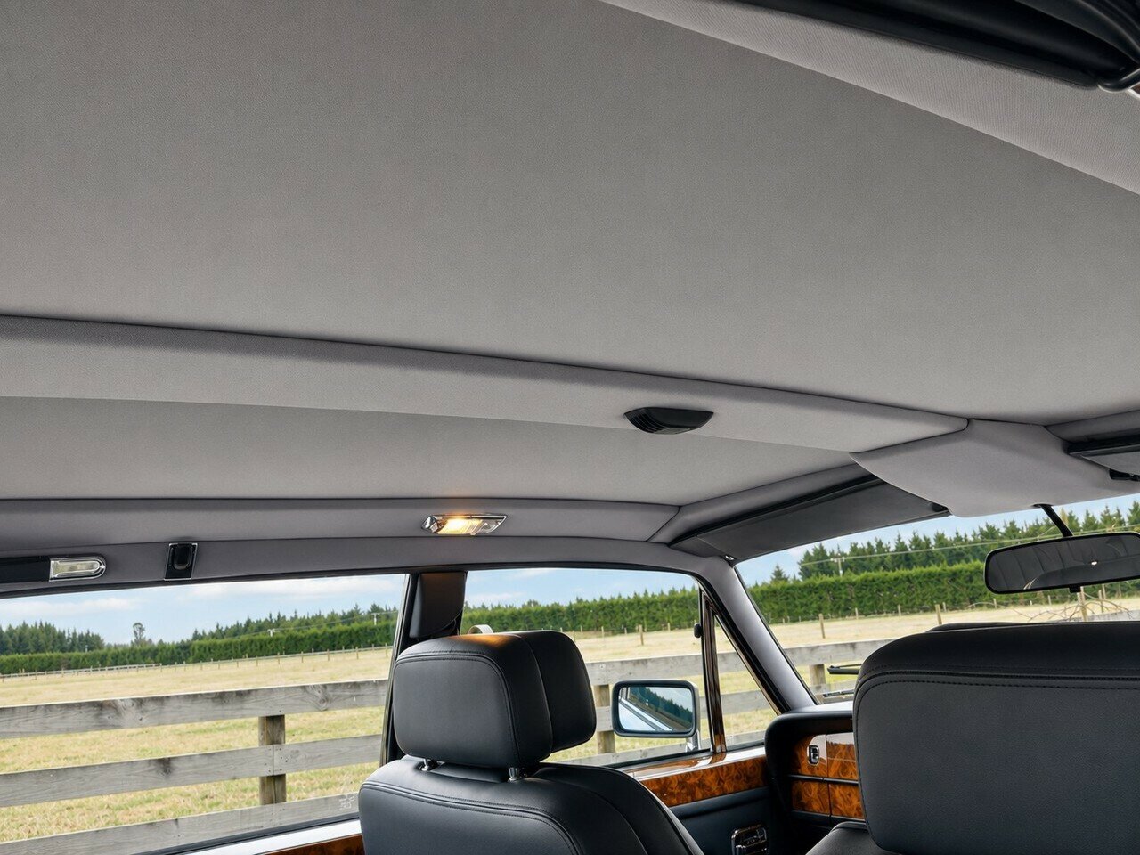 1986 ROLLS-ROYCE SILVER SPIRIT 3 SP AUTOMATIC 4D SEDAN