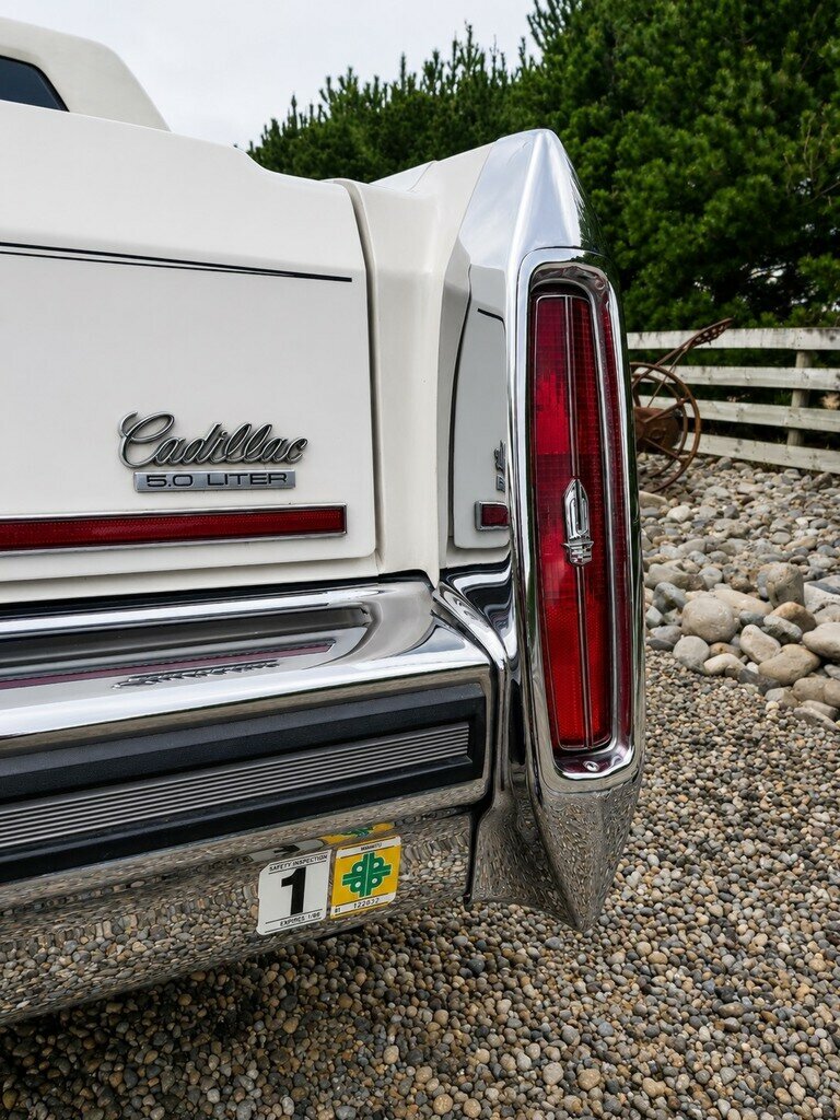 1987 CADILLAC FLEETWOOD BROUGHAM d'ELEGANCE AUTOMATIC 4D SEDAN