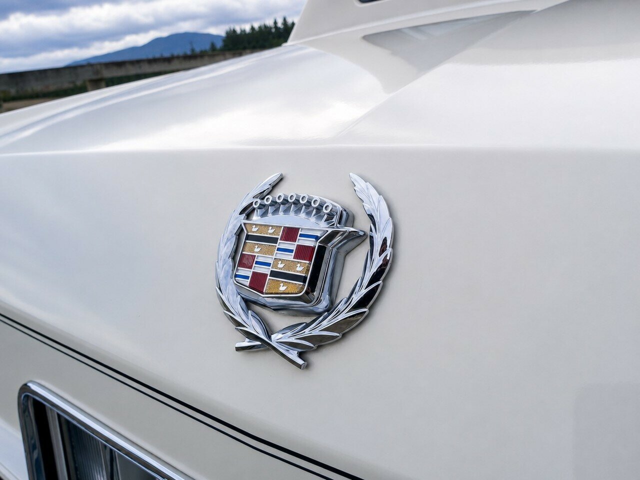 1987 CADILLAC FLEETWOOD BROUGHAM d'ELEGANCE AUTOMATIC 4D SEDAN