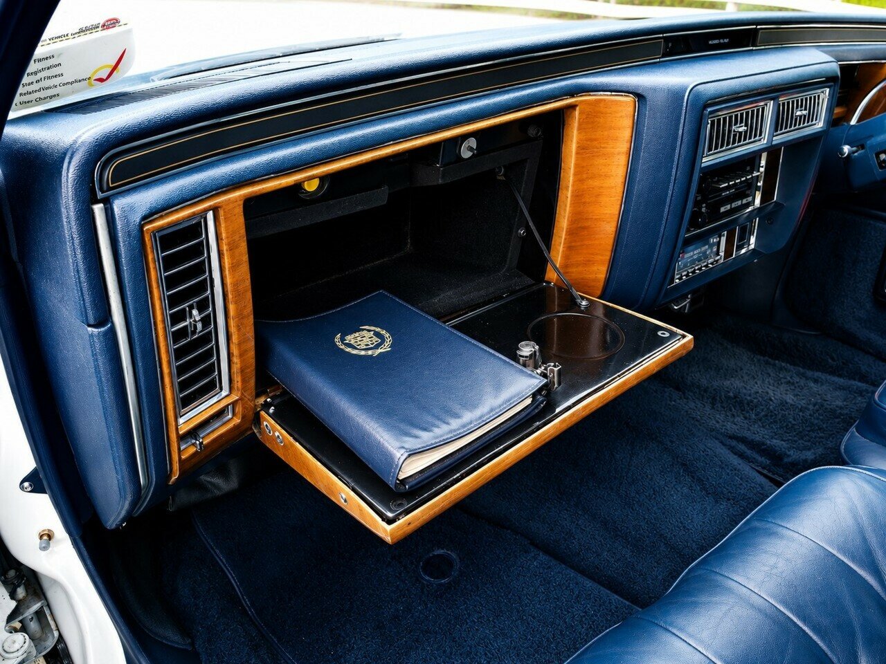 1987 CADILLAC FLEETWOOD BROUGHAM d'ELEGANCE AUTOMATIC 4D SEDAN