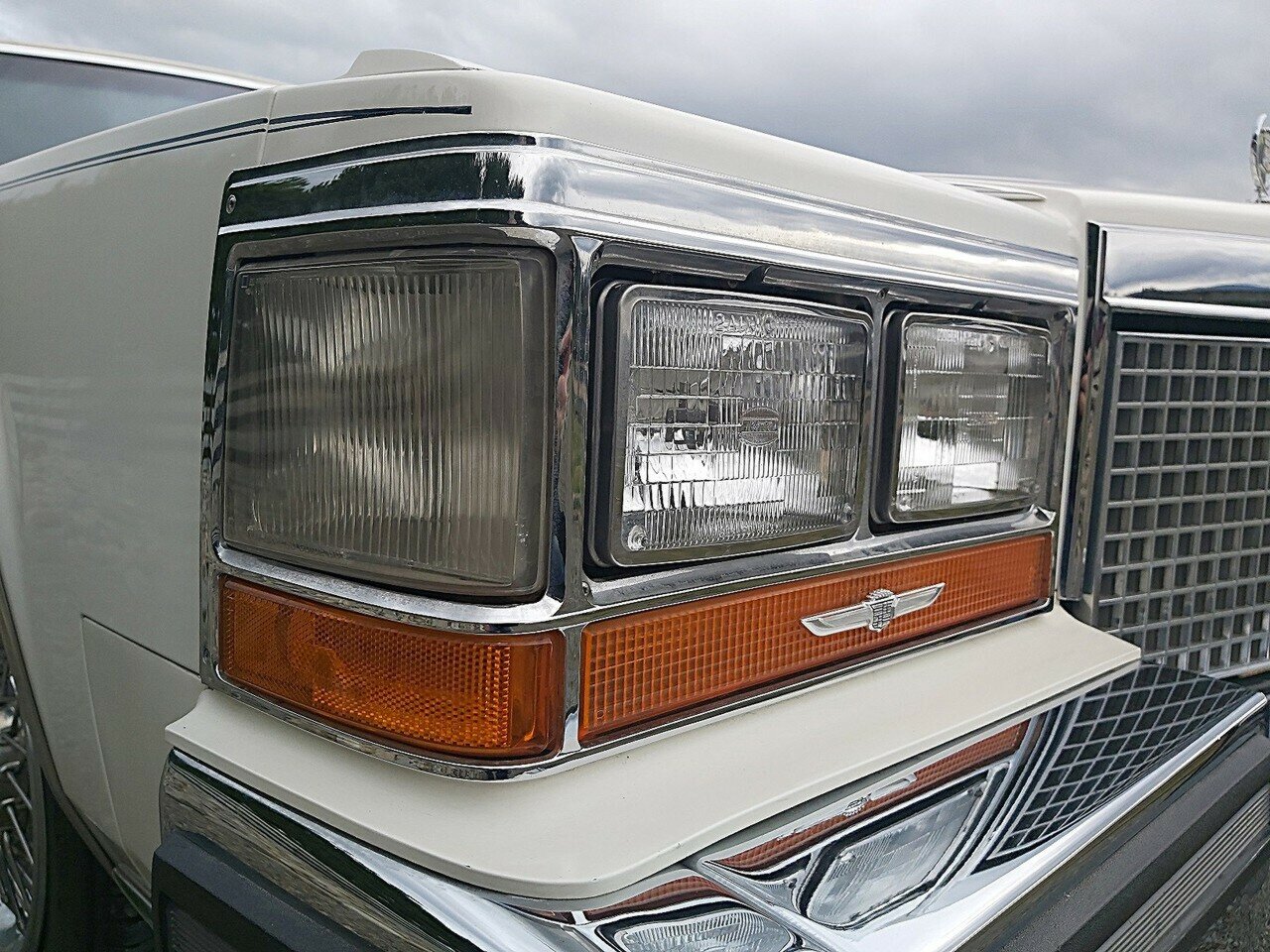 1987 CADILLAC FLEETWOOD BROUGHAM d'ELEGANCE AUTOMATIC 4D SEDAN