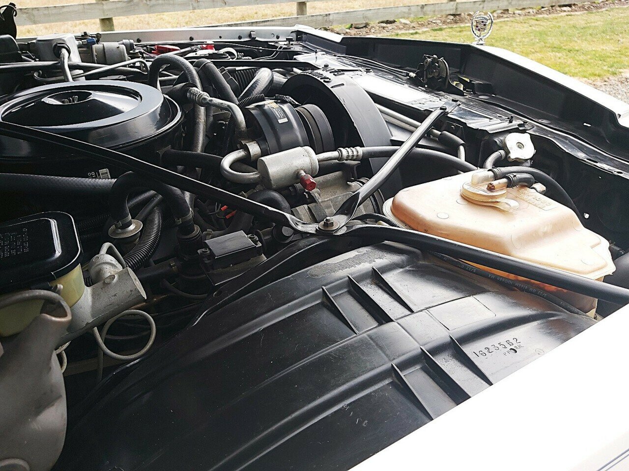1987 CADILLAC FLEETWOOD BROUGHAM d'ELEGANCE AUTOMATIC 4D SEDAN