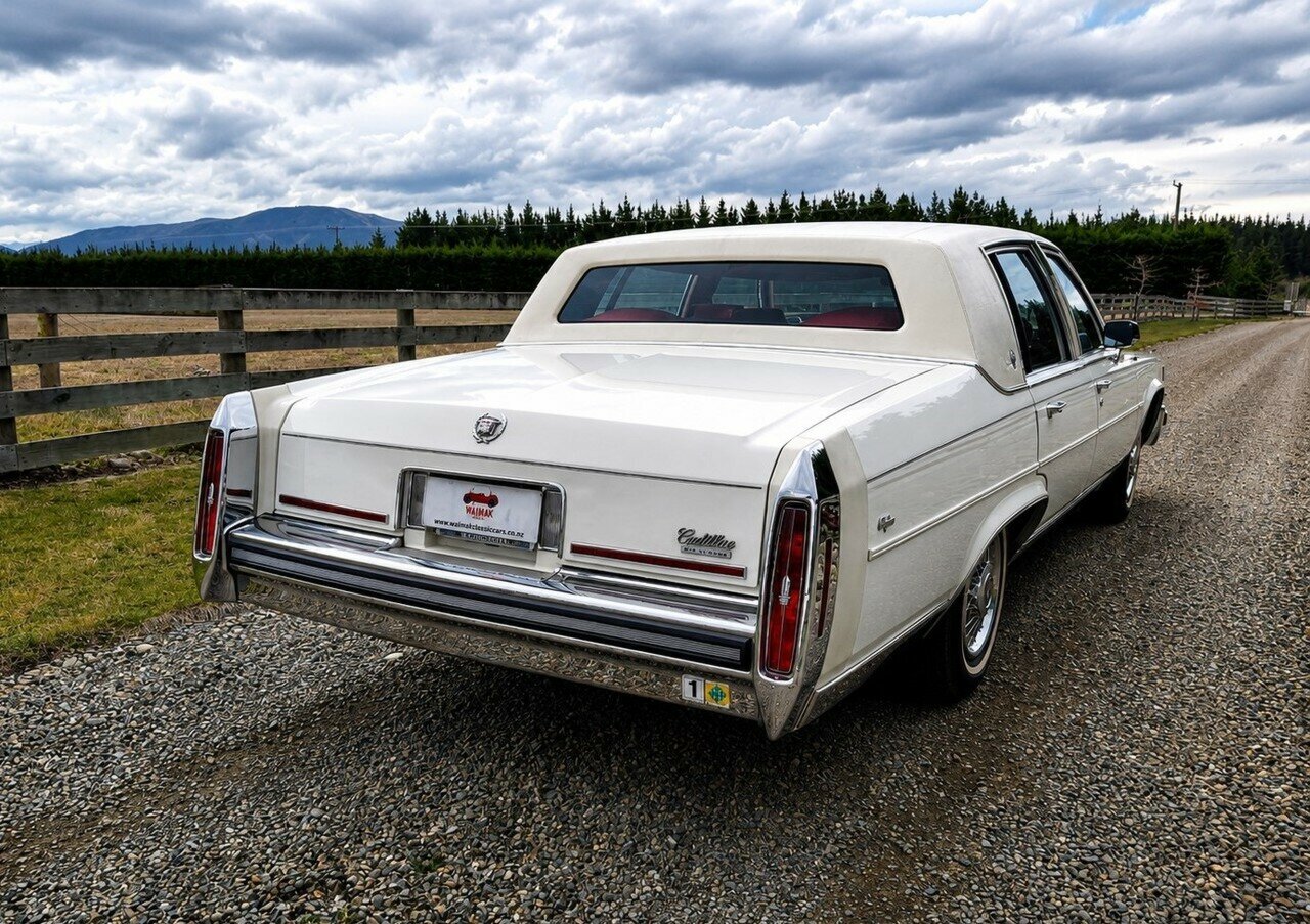 1987 CADILLAC FLEETWOOD BROUGHAM d'ELEGANCE AUTOMATIC 4D SEDAN