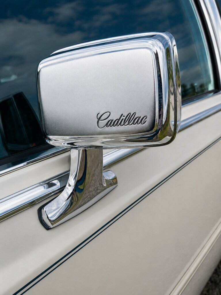 1987 CADILLAC FLEETWOOD BROUGHAM d'ELEGANCE AUTOMATIC 4D SEDAN