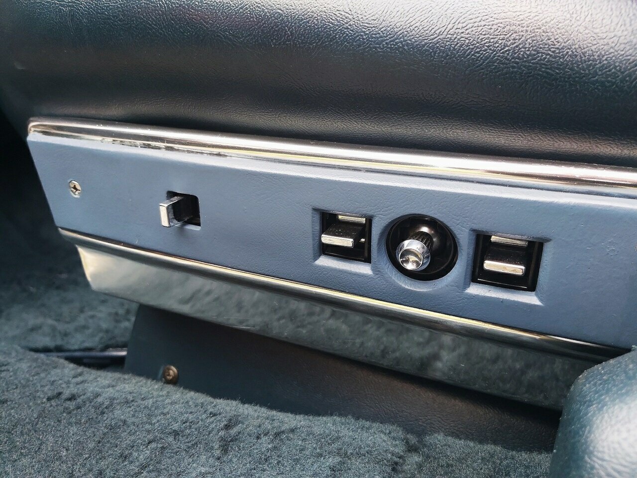 1987 CADILLAC FLEETWOOD BROUGHAM d'ELEGANCE AUTOMATIC 4D SEDAN