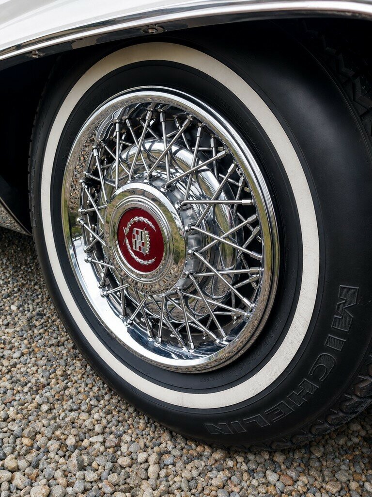 1987 CADILLAC FLEETWOOD BROUGHAM d'ELEGANCE AUTOMATIC 4D SEDAN