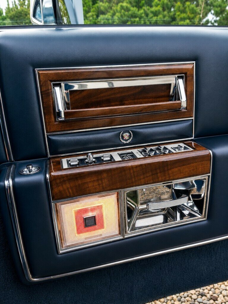1987 CADILLAC FLEETWOOD BROUGHAM d'ELEGANCE AUTOMATIC 4D SEDAN
