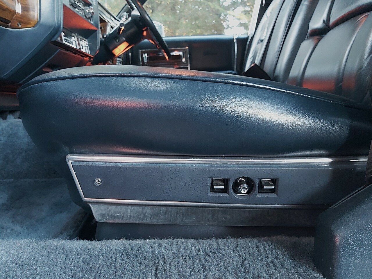 1986 CADILLAC FLEETWOOD BROUGHAM 4 SP AUTOMATIC SEDAN